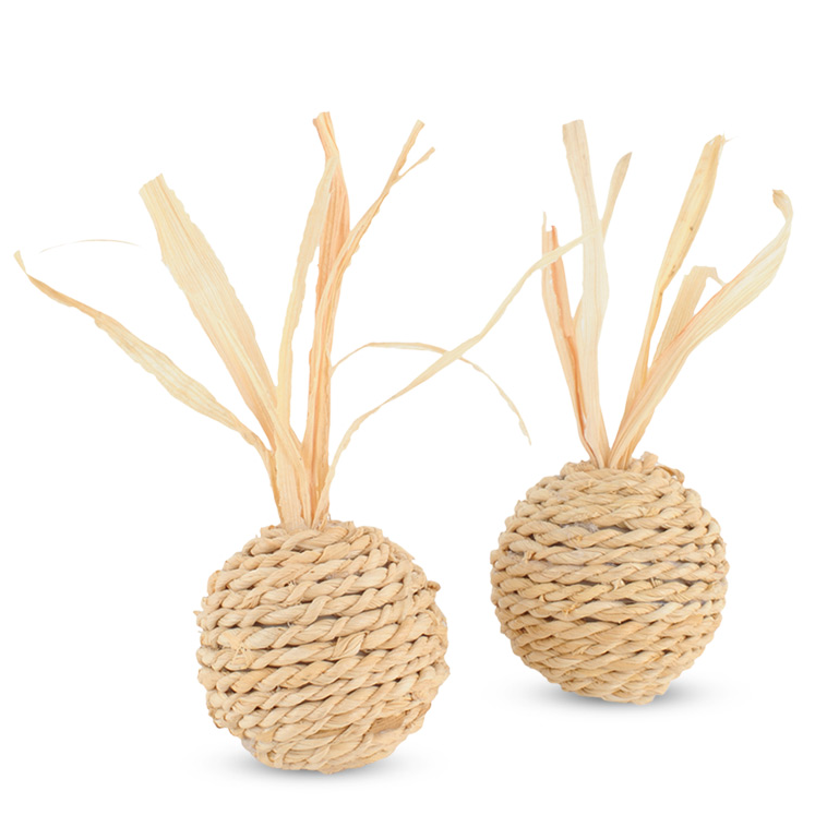 Игрушка для кошек из кукурузных листьев "мяч", d40/90мм (2шт.), серия natural, triol в интернет-зоомагазине Pets Room